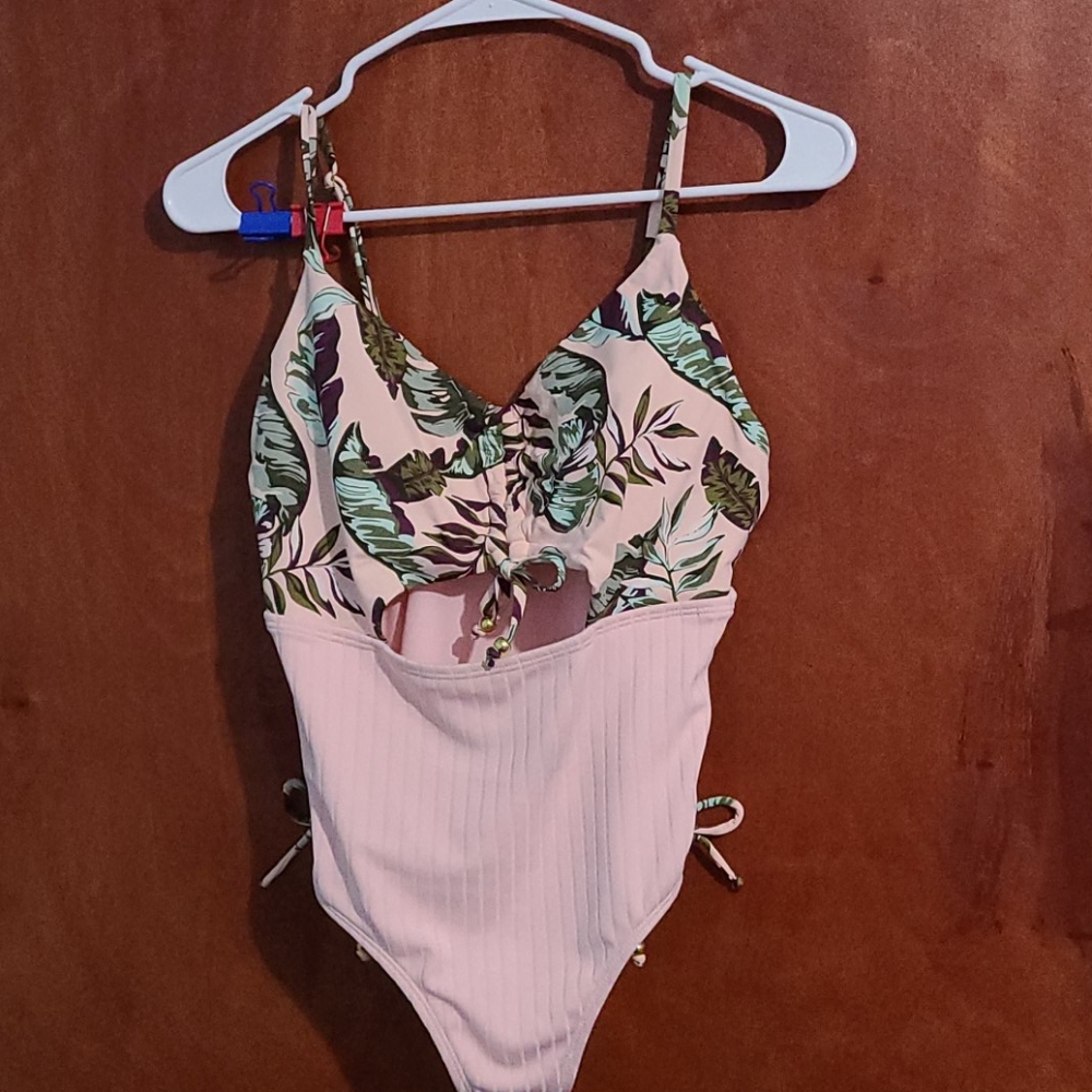 Womens  swim suit size M (8-10)